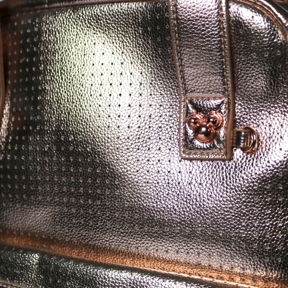 Like New DISNEY Rose Gold Flair Backpack Collectible Pin Holder Mickey Travel - Picture 6 of 12